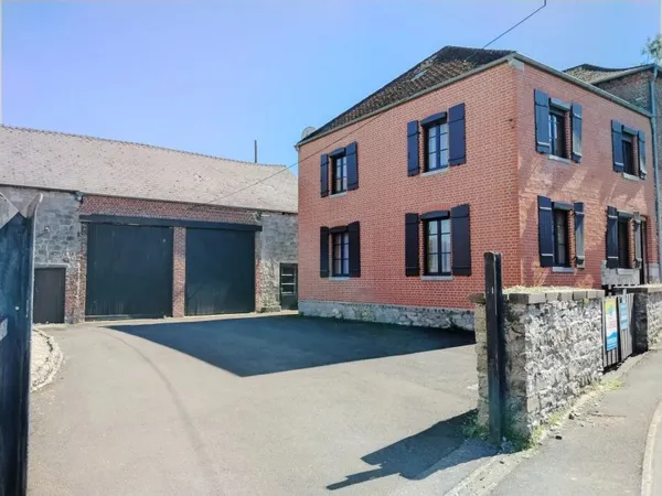 Maison familiale avec dépendances