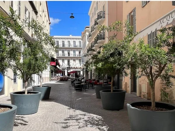 Cannes Banane : Fond de commerce restaurant avec boutique, zone piétonne