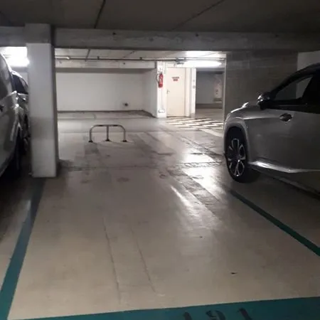 Parking 200m gare Tours
