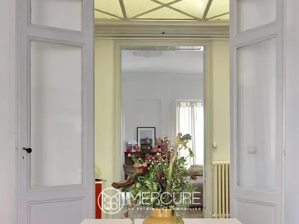 BORDEAUX CENTRE - GRAND APPARTEMENT AVEC 3 CHAMBRES