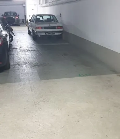 Place de Parking Sécurisée dans Résidence Récente