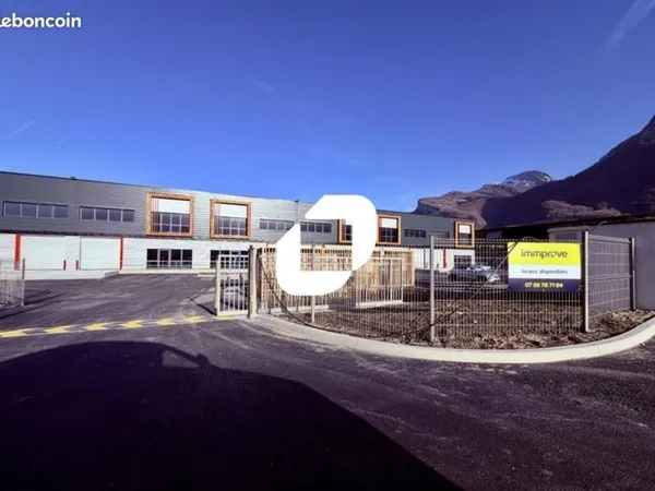Local d'activité 806 m²