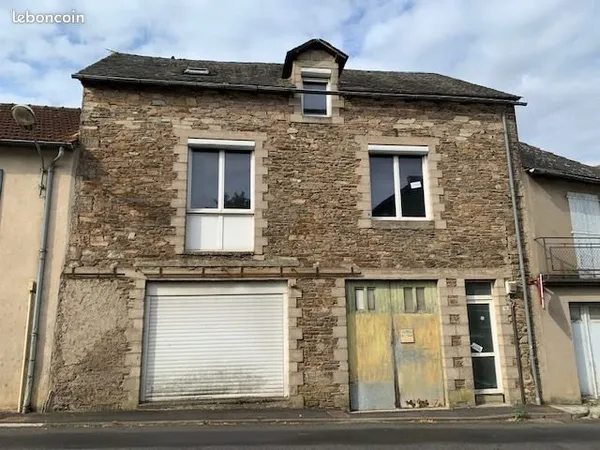 Maison Requista ( Aveyron ) à rénover ( toiture remaniée, double vitrage posé ) / pas de jardin