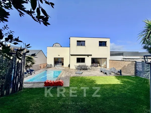 VILLA CONTEMPORAINE D'EXCEPTION AVEC PISCINE, ROOFTOP ESPACE BIEN-ÊTRE - JARDIN - GARAGE