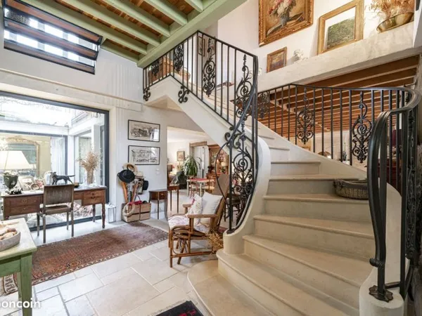 Maison 8 pièces 246 m²
