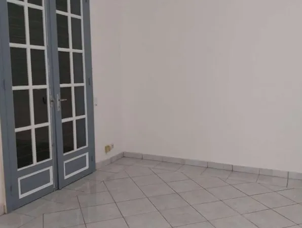 LOCAL PROFESSIONNEL 44m2 A LOUER - ST André - Ville