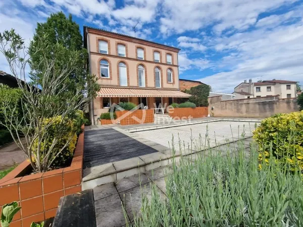 Maison 9 pièces 380 m²