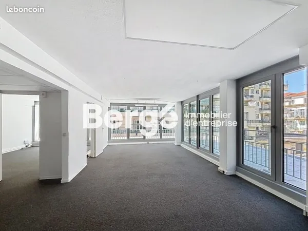 Bureau 65 m²