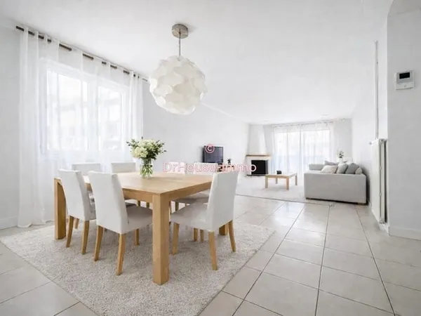 Maison familiale emplacement idéal - Zone Franche