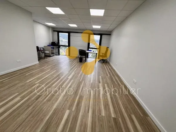 Bureau neuf à louer POISY 50m²