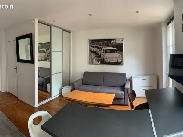 Studio (27m2) rénové meublé - 1er étage sur cour