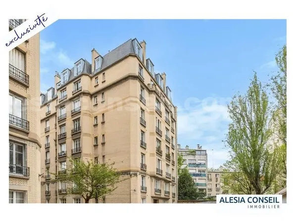 Entre DENFERT-ROCHEREAU et le Parc MONTSOURIS 3 PIÈCES 60 m2 au DERNIER ÉTAGE