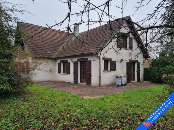 Maison Joigny dans quartier résidentiel.