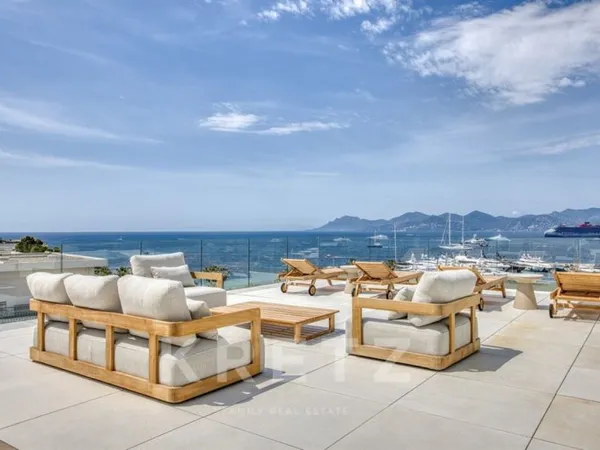 Exceptionnel Penthouse de Luxe avec Toit Terrasse Panoramique au