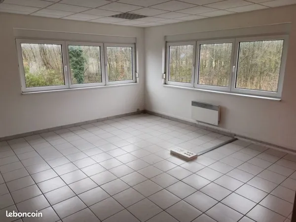 Local d'atelier ou de stockage et bureaux