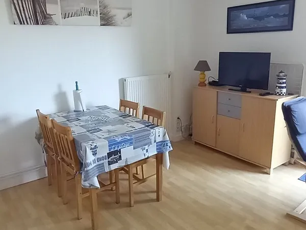 Studio dispo au 1er sept, park, wifi, local vélos, proches port de peche et plaissance, pour étudian