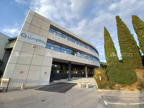 Bureau 685 m²