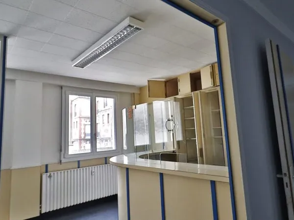 LOCAUX PROFESSIONELS - 226m2 - TROYES PROCHE GARE