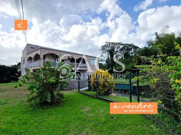 À vendre : Belle maison familiale avec vue mer et campagne,