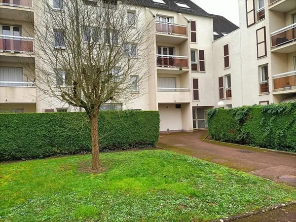 F3 avec jardin privatif et parking
