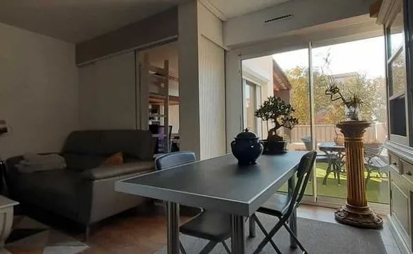APPARTEMENT 3 PIÈCES TRAVERSANT AVEC TERRASSE ENSOLEILLÉE