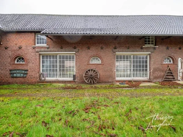 Maison 2 pièces 213 m²