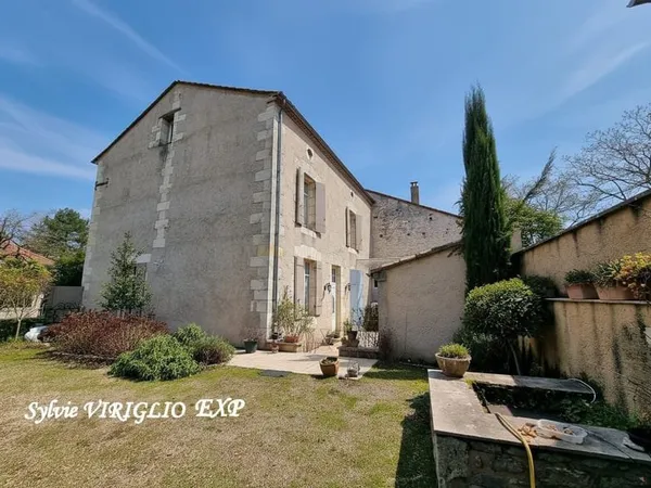 Maison de carctère du 19ème siècle au coeur d'Issigeac