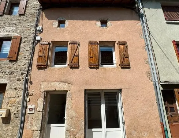Maison de rue 93 m²