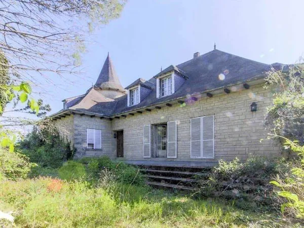 Maison 10 pièces 305 m²