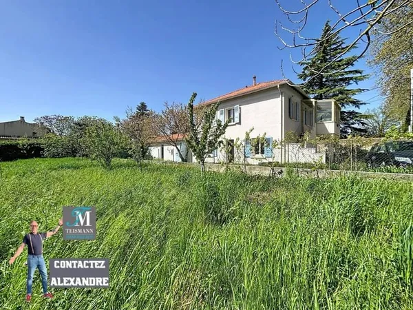 Maison 4 chambres sur 900 m² et dépendances