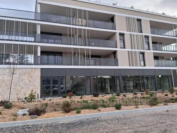 Local 440 m²