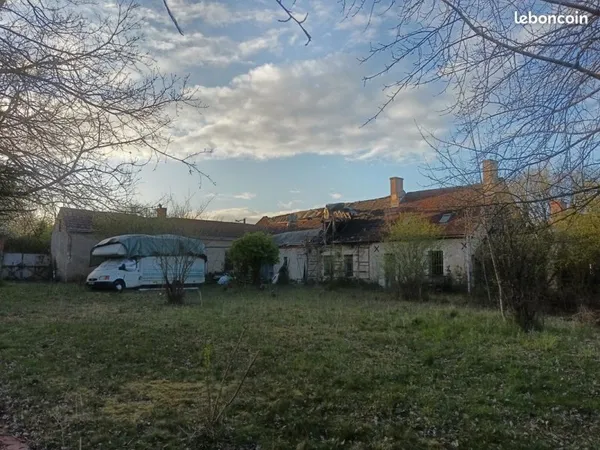Longère a rénover sur grand terrain - Orléans barrière Saint Marc