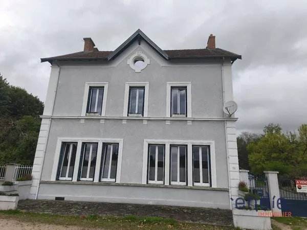Maison Vente Cosne-d'Allier 12p 244m² 275000€