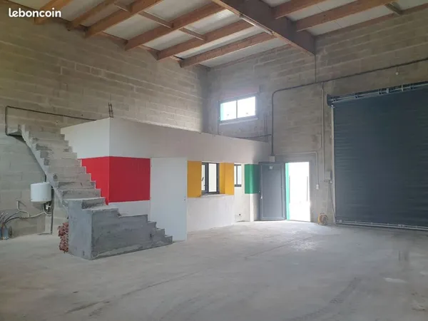 Local 123 m² DOMPIERRE SUR MER