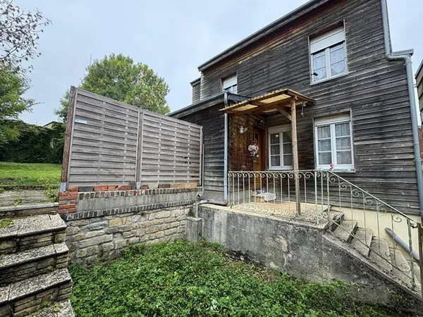 Maison individuelle de 54 m2 SH louée avec jardin à Charleville