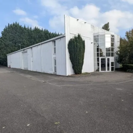 Local 870 m²
