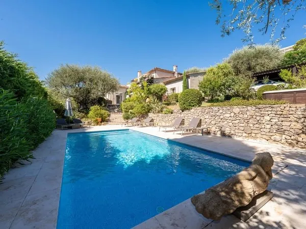 Villa 5 pièces 220 m²