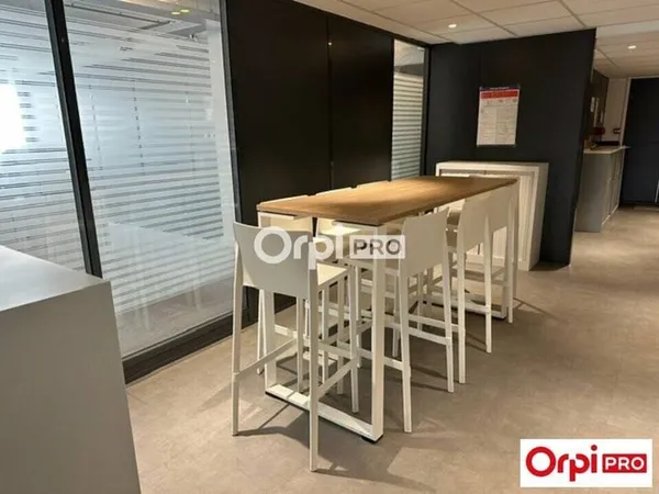 Bureau 235 m²