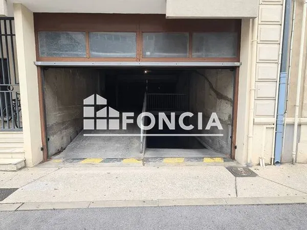 Stationnement Location Nîmes   75€