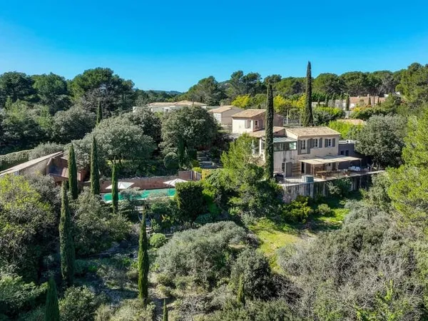 Maison 4 pièces 196 m²