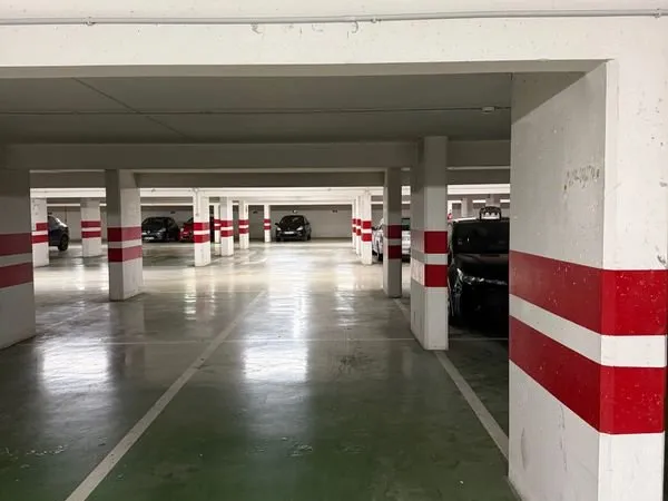 Parkings a vendre/ a louer