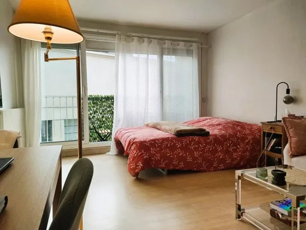 Grand studio lumineux avec balcon - Emplacement recherché Paris 11e