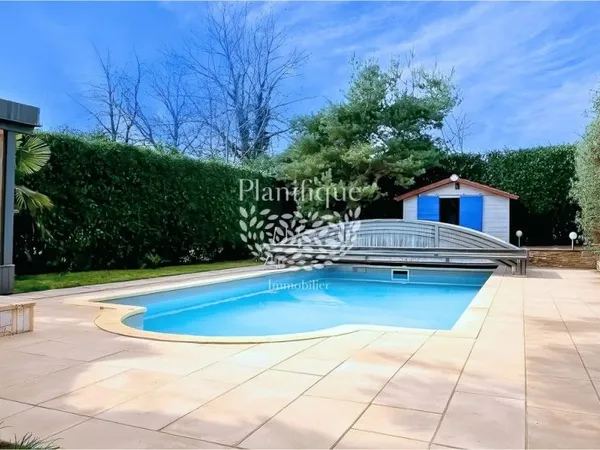 Maison de luxe 6 pièces 167 m²
