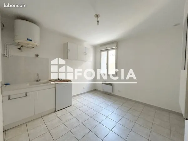 Studio 1 pièce 14 m²