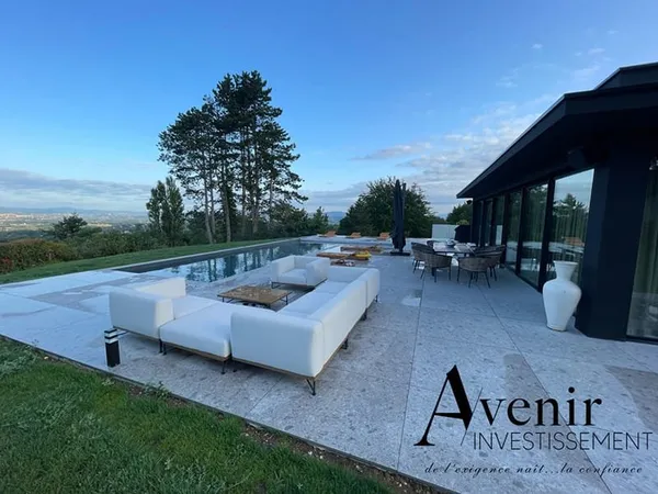 Maison d'exception 438m2 - Terrain 1.5h - Piscine - Tennis - 6 chambres à Limonest