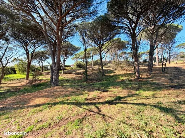 Terrain 1600 m² Tour de Mare Fréjus