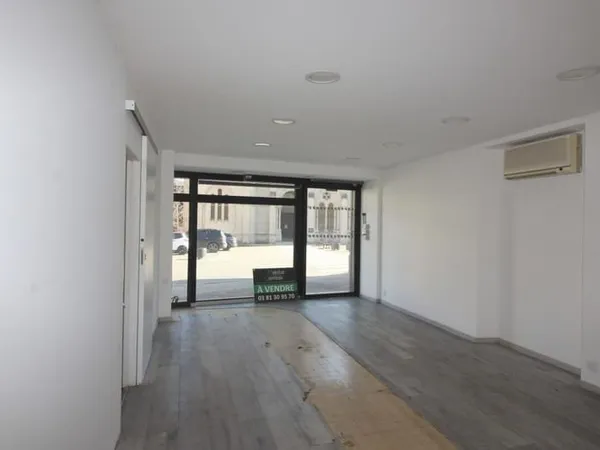 PONT DE ROIDE Murs commerciaux de 121 m²