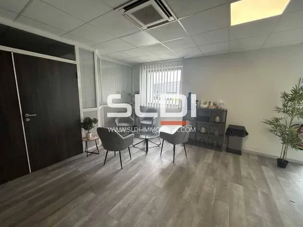 Bureau 168 m²