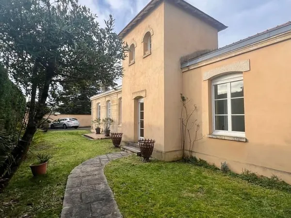 Maison 7 pièces 222 m²