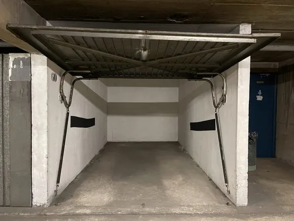 Un BOX - Emplacement de Parking
